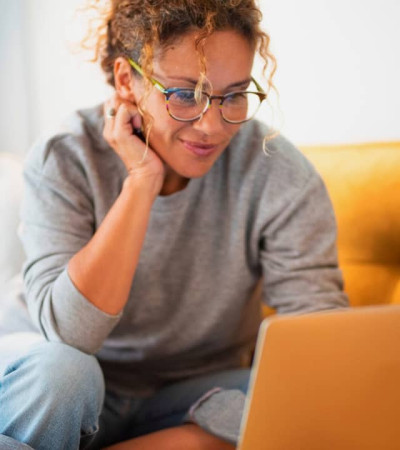 Rencontrer un homme sérieux en ligne après 40 ans : 7 conseils pour femmes exigeantes