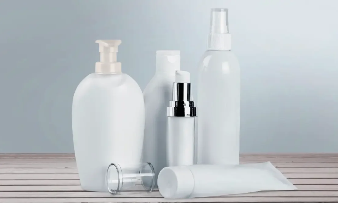 Tout savoir sur l’étiquette cosmétique : entre esthétique, réglementation et personnalisation