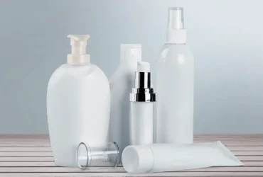 Tout savoir sur l’étiquette cosmétique : entre esthétique, réglementation et personnalisation