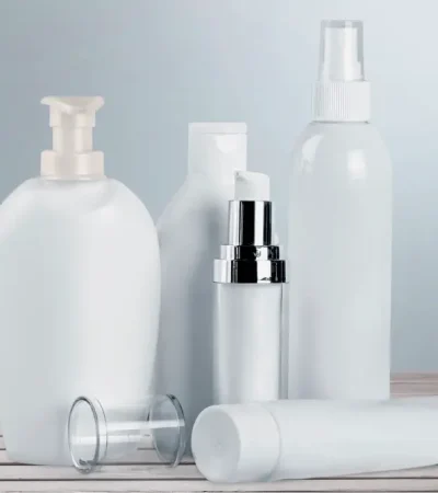 Tout savoir sur l’étiquette cosmétique : entre esthétique, réglementation et personnalisation
